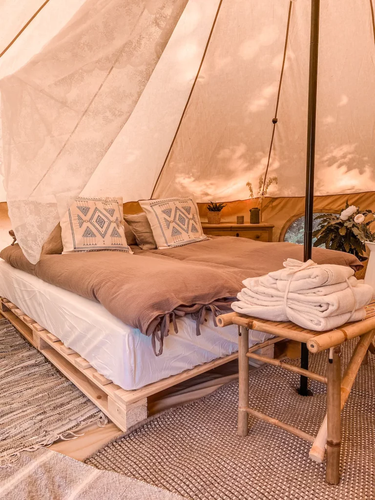 Boho glamping på fyn seng 