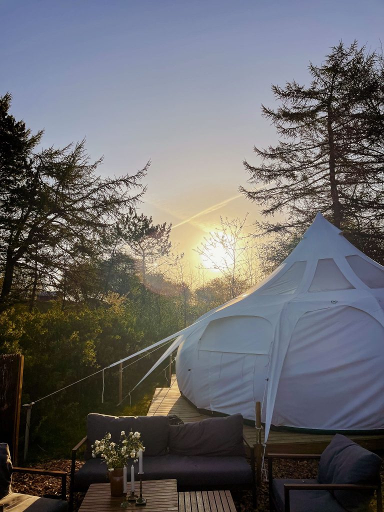 Glamping i Egtved i Lotus Belle – Op til 4 Personer